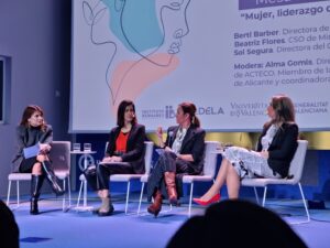 La mesa “Mujer, liderazgo comercial y marca personal” formada por Alma Gomis (ACTECO), Berti Barber (Teika), Beatriz Flores (MindDen) y Sol Segura (Círculo Empresarial) | Nerea López